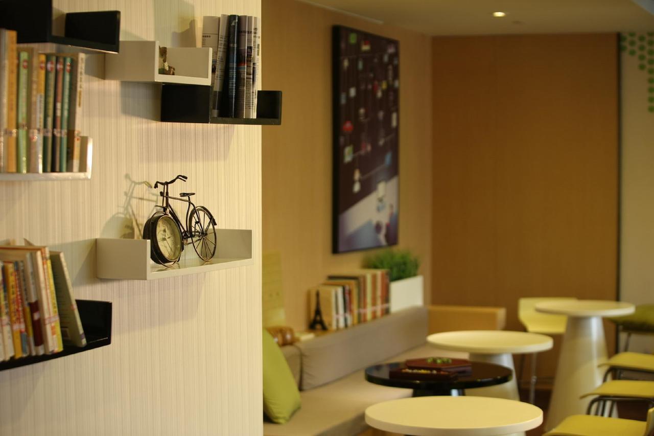 IU Hotel Tianjin Binjiang Walking Street Bagian luar foto